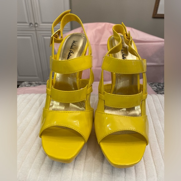NWOBox Size 8 Michael Antonio Yellow Platform Open Toe Ankle Strap Heels - Picture 2 of 7